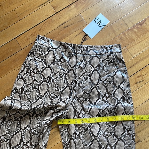 SNAKE PRINT PANTS
Zara - Picture 11 of 15